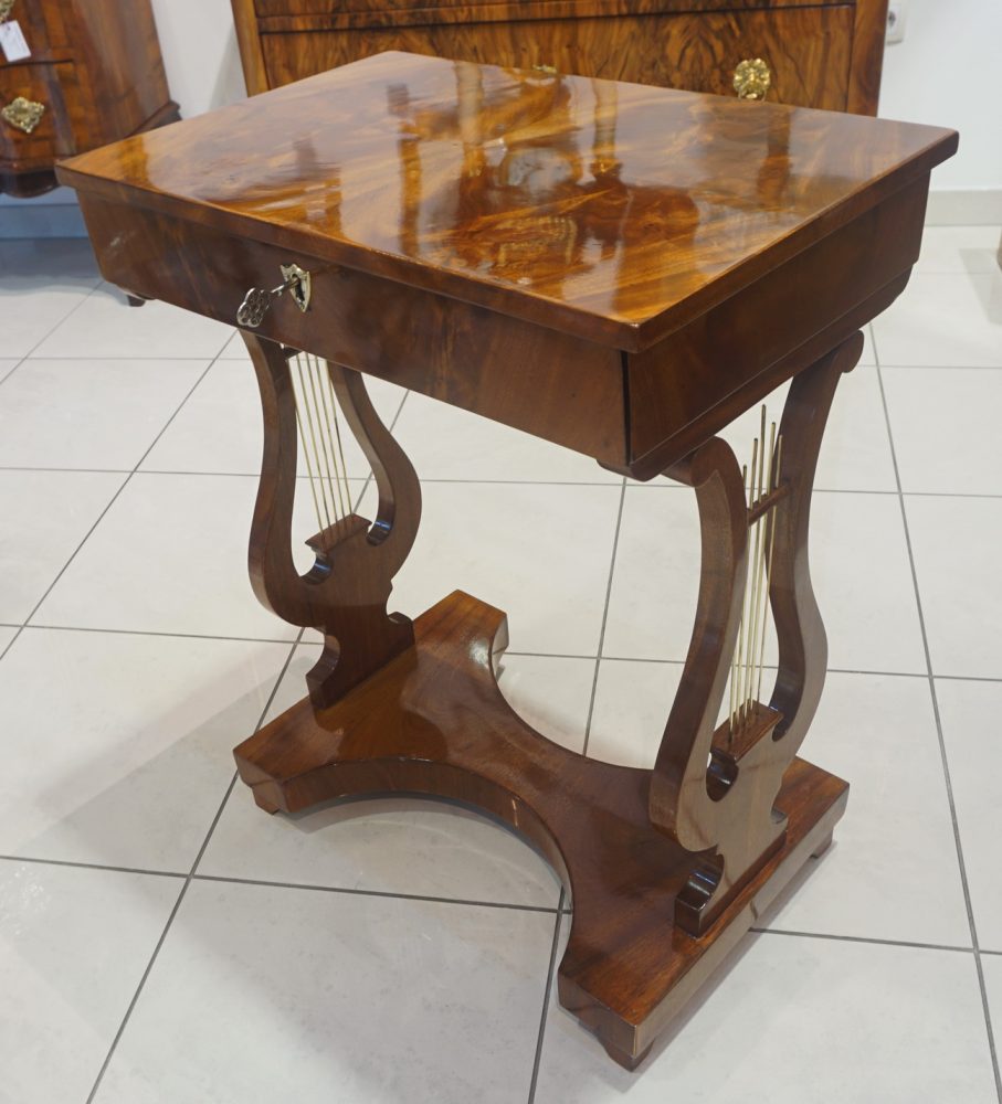 Kleiner Biedermeier Tisch – Bild 3