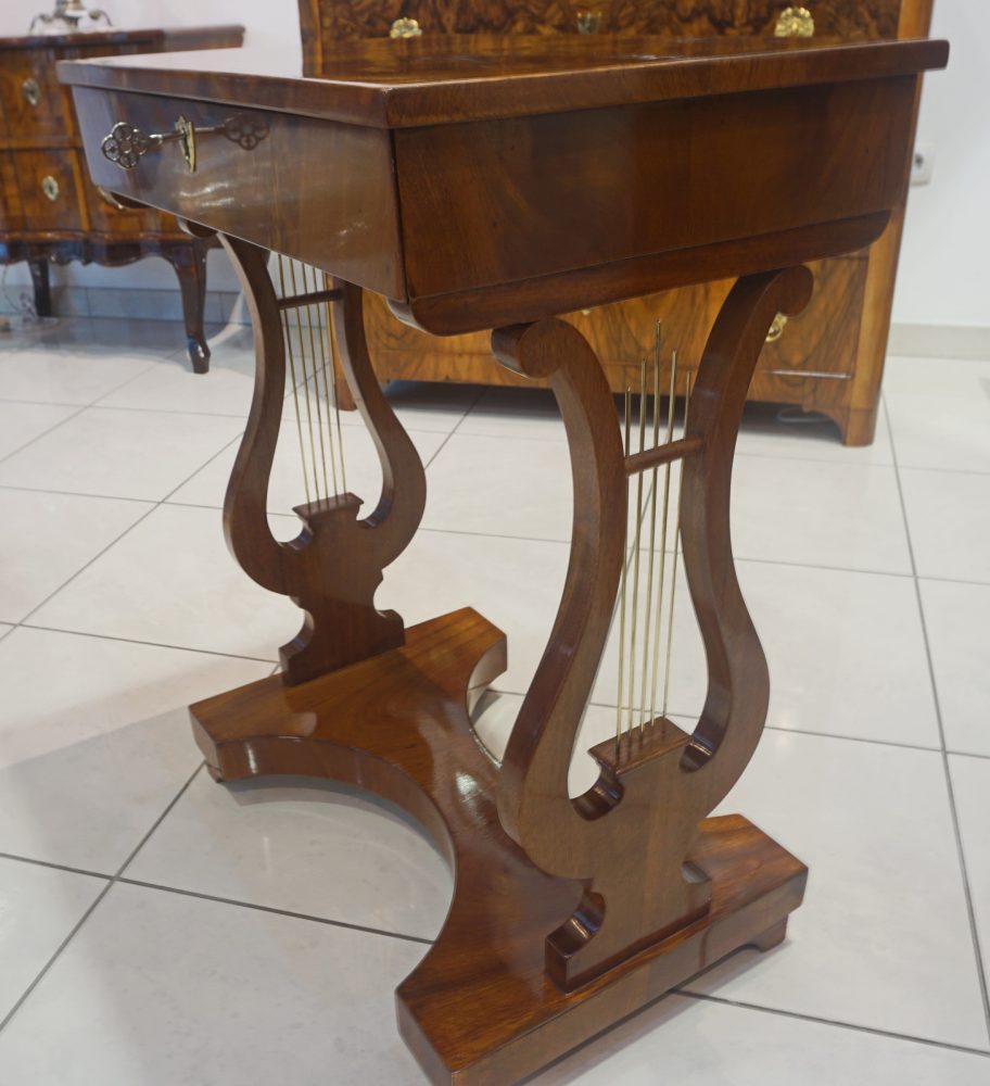 Kleiner Biedermeier Tisch – Bild 4
